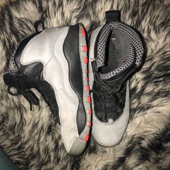 Jordan 10’s “infrared” Size 5Y/6 1/2 Woman’s - Picture 3 of 3